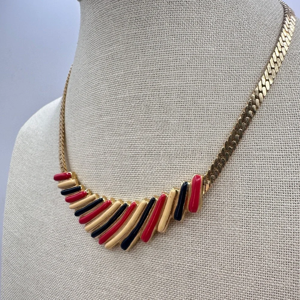 Vintage Y2K Gold Tone Enamel Herringbone Necklace - Classic Women's Jewelry
